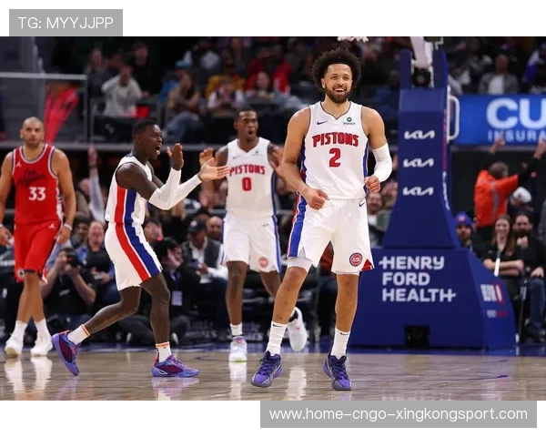 活塞新人抢断快攻一条龙引爆全馆