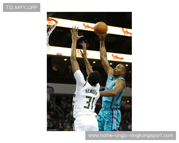 字母哥篮下连续暴扣,雄鹿终场前领先